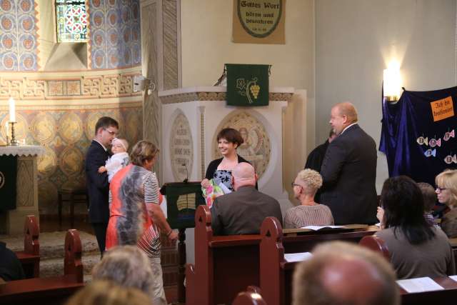 Tauferinnerung mit Taufe von Mia Hauptmann in der Sommerkirche in Coppengrave