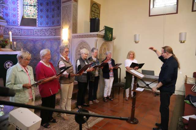 Duinger Kirchenchor begleitet Gottesdienst in der St. Franziskuskirche musikalisch